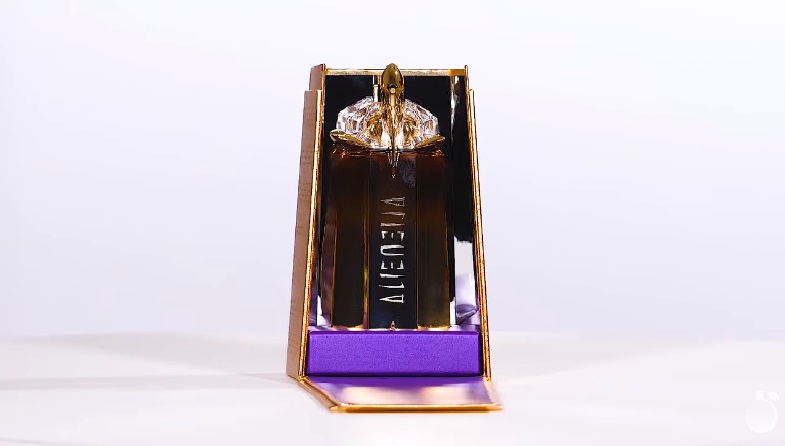 Обзор на аромат Thierry Mugler Alien Oud Majestueux