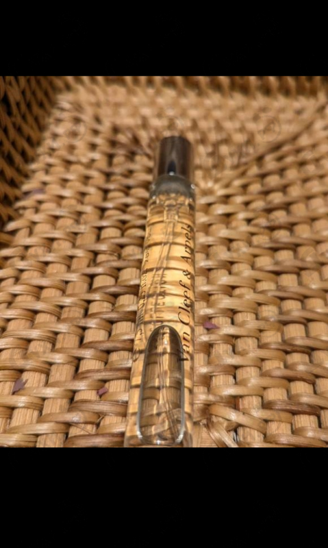 Отзывы Van Cleef & Arpels Santal Blanc