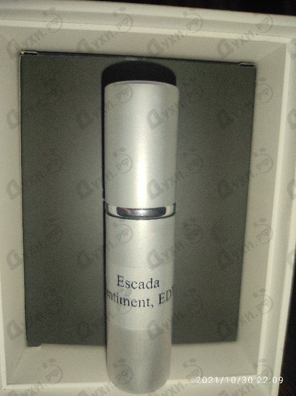 Парфюмерия Sentiment от Escada