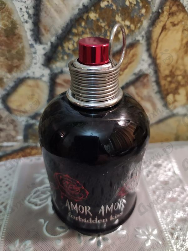 Духи Amor Amor Forbidden Kiss от Cacharel