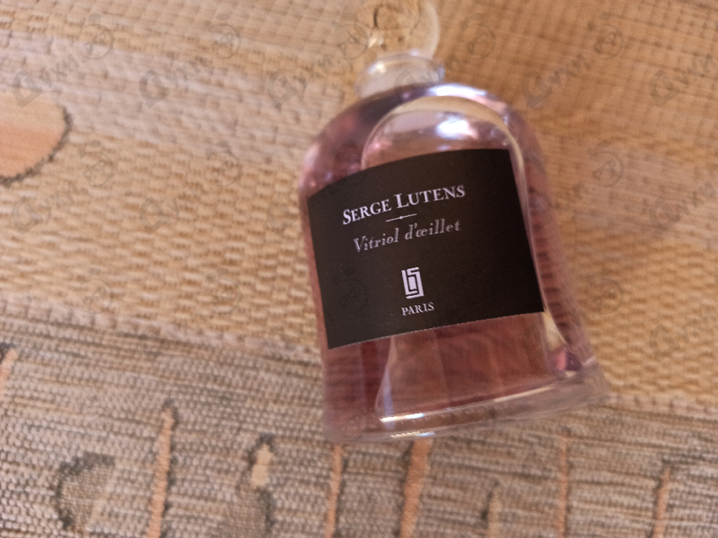 Купить Vitriol D Oeillet от Serge Lutens Отзывы Serge Lutens Vitriol D Oeillet