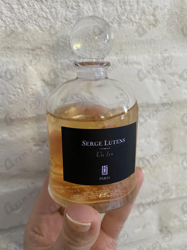 Парфюмерия Serge Lutens Un Lys Парфюмерия Un Lys от Serge Lutens