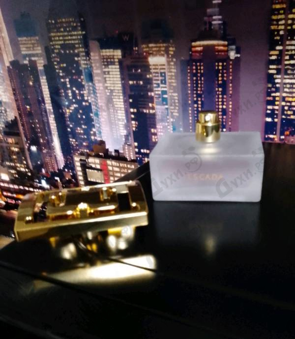 Духи Especially Delicate Notes от Escada