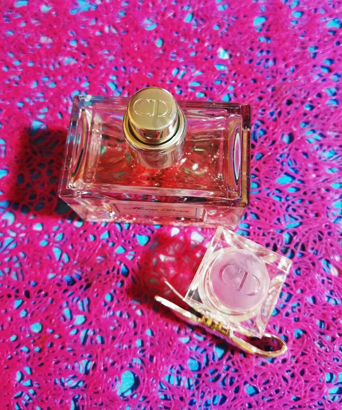 Парфюм Christian Dior Miss Dior  Eau De Parfum Парфюмерия Miss Dior  Eau De Parfum от Christian Dior