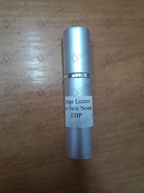 Купить Une Voix Noire от Serge Lutens