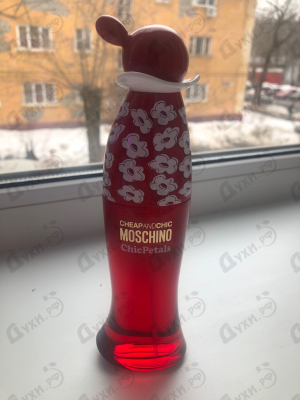 Парфюмерия Chic Petals от Moschino