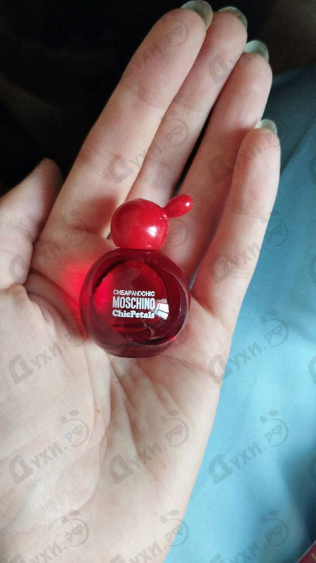 Парфюмерия Chic Petals от Moschino