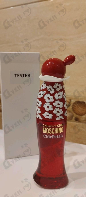 Парфюмерия Chic Petals от Moschino