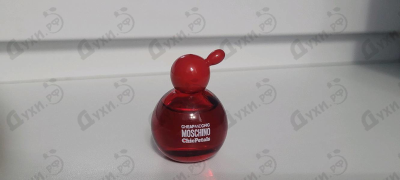 Духи Chic Petals от Moschino