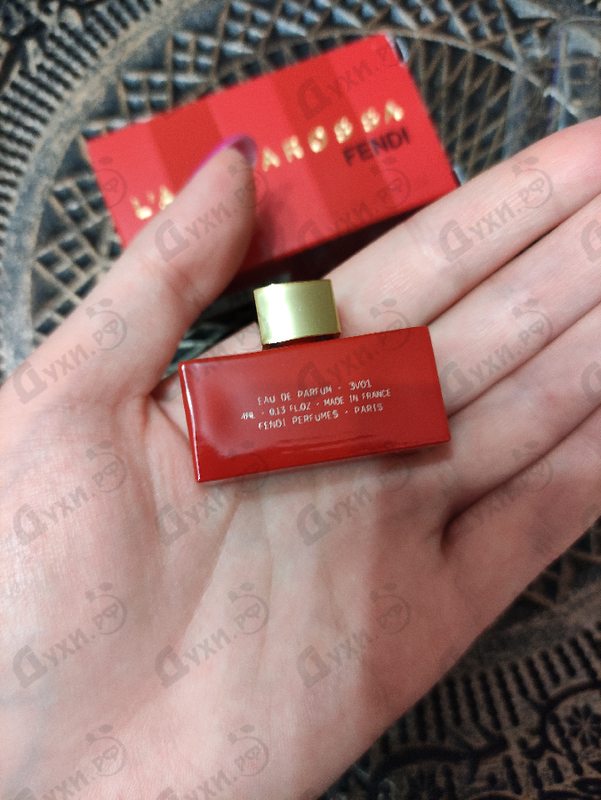 Парфюмерия L'acquarossa от Fendi