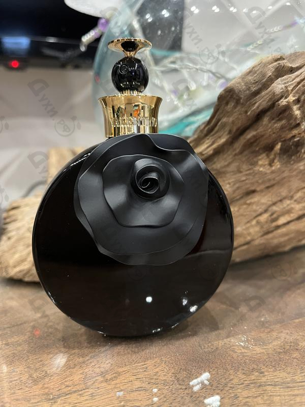 Духи Oud Assoluto от Valentino