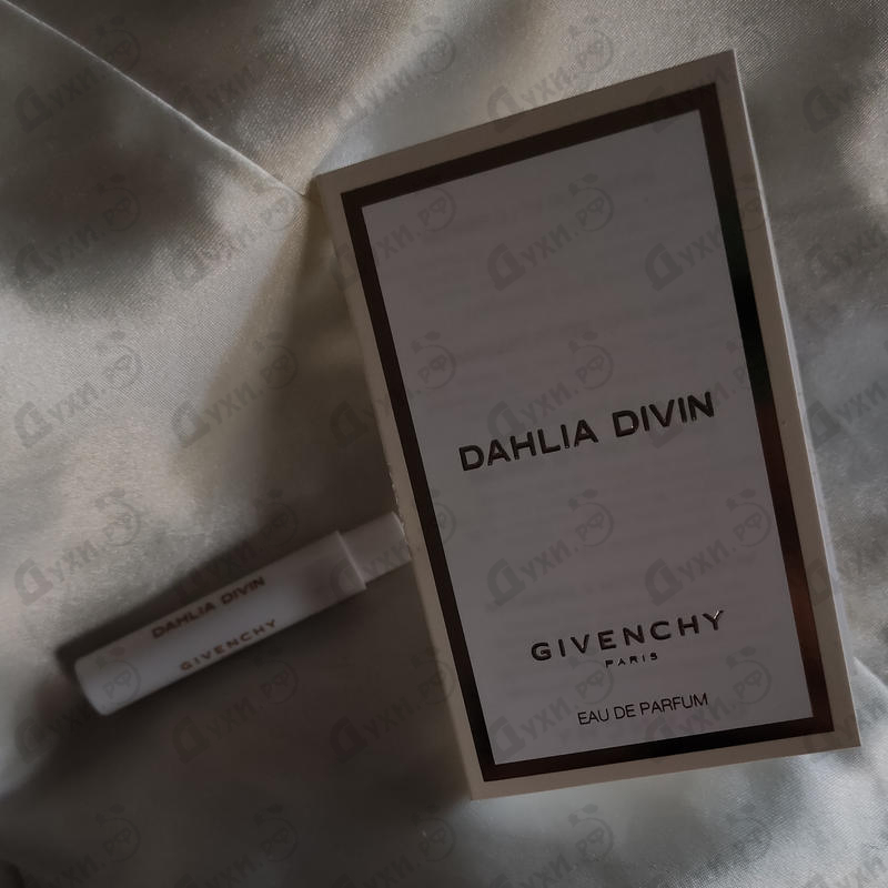 Парфюмерия Givenchy Dahlia Divin