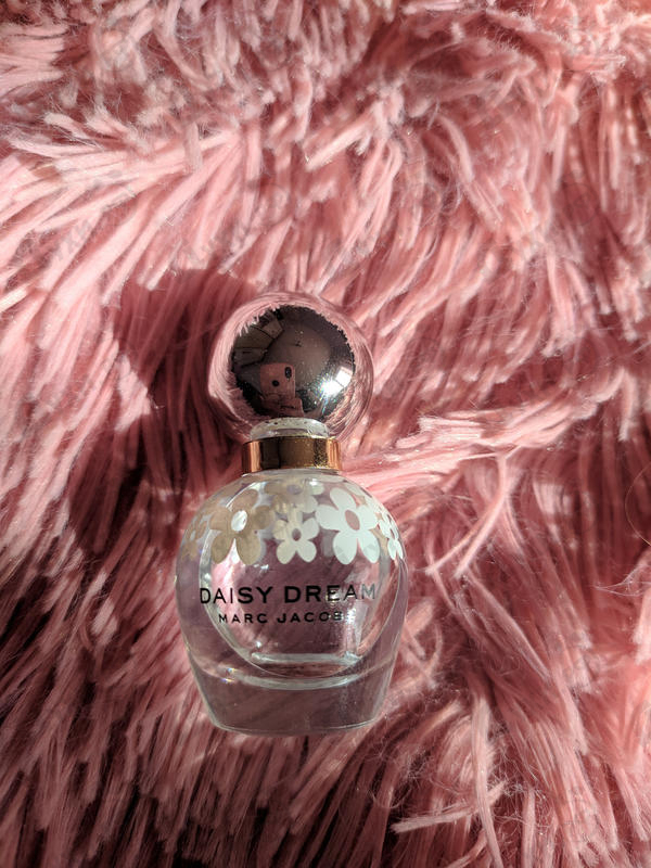 Парфюмерия Marc Jacobs Daisy Dream Духи Daisy Dream от Marc Jacobs