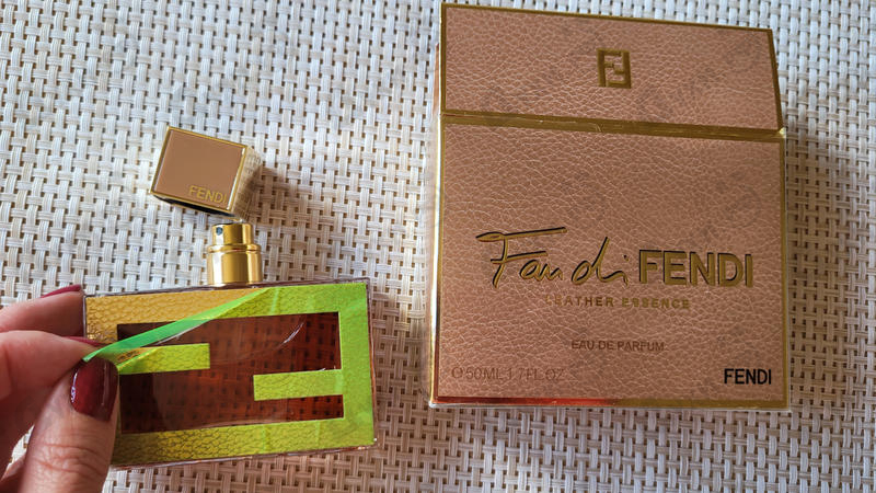 Парфюмерия Leather Essence от Fendi