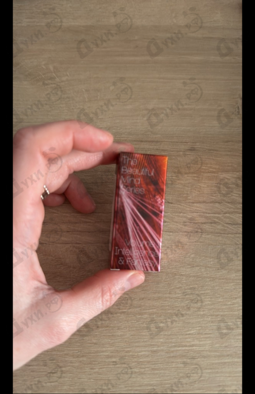 Духи Volume 1: Intelligence & Fantasy от Escentric Molecules