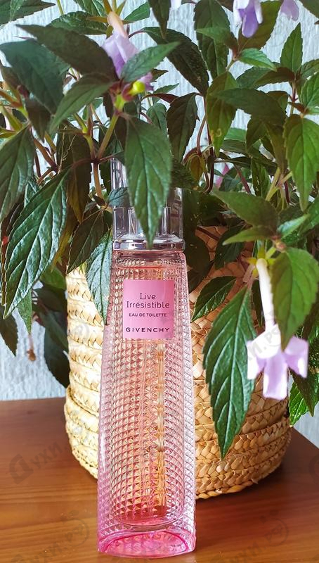 Парфюм Givenchy Live Irresistible Парфюмерия Live Irresistible от Givenchy