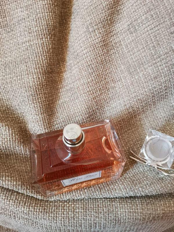 Духи Christian Dior Miss Dior Absolutely Blooming Парфюмерия Miss Dior Absolutely Blooming от Christian Dior