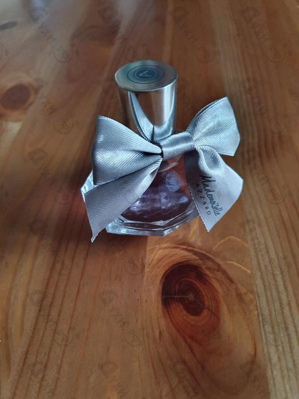 Парфюмерия Mademoiselle L'eau Tres Belle от Azzaro