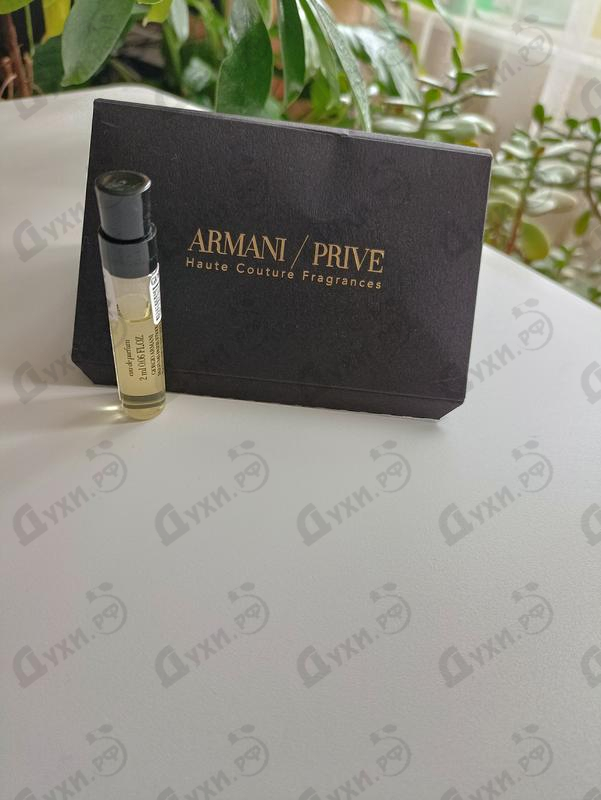 Парфюмерия Prive Iris Celadon от Giorgio Armani