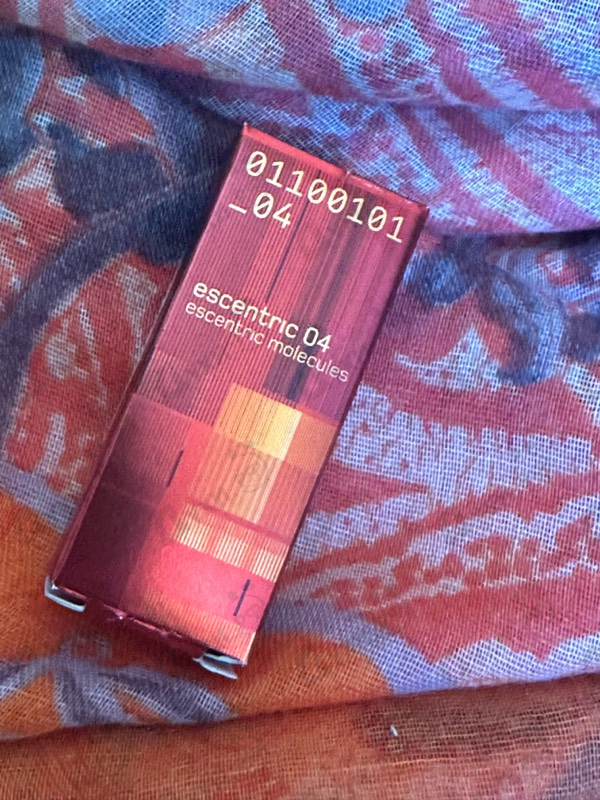 Купить Escentric 04 от Escentric Molecules Отзывы Escentric Molecules Escentric 04