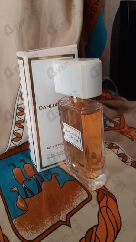 Парфюмерия Dahlia Divin Nude Eau De Parfum от Givenchy