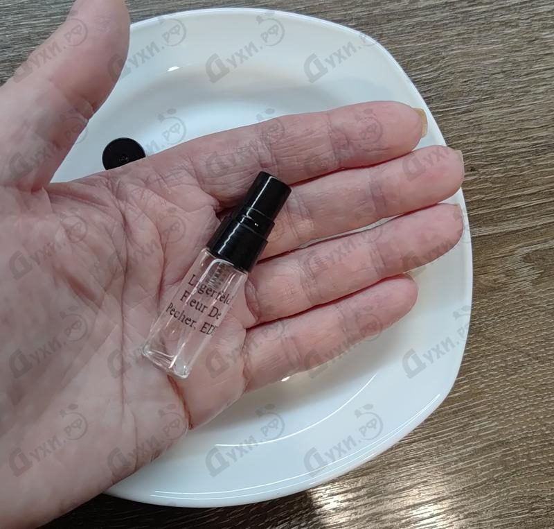 Парфюмерия Fleur De Pecher от Lagerfeld