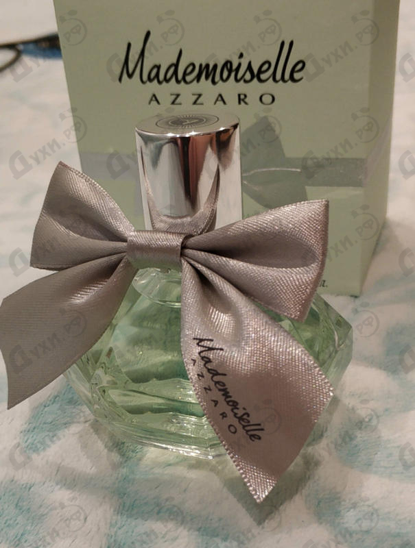 Azzaro mademoiselle l eau. Мадмуазель Аззаро. Духи Mademoiselle Azzaro. Мадмуазель Аззаро зеленый. Туалетная вода Azzaro "Mademoiselle l’Eau tres Belle" 90 ml..