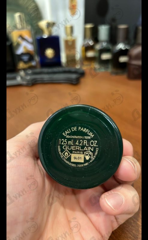 Духи Les Absolus D'orient Oud Essentiel от Guerlain