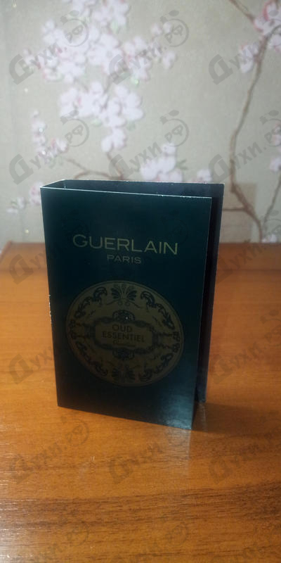 Духи Les Absolus D'orient Oud Essentiel от Guerlain