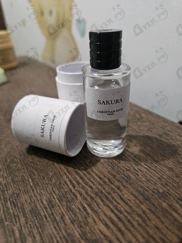 Духи Sakura от Christian Dior