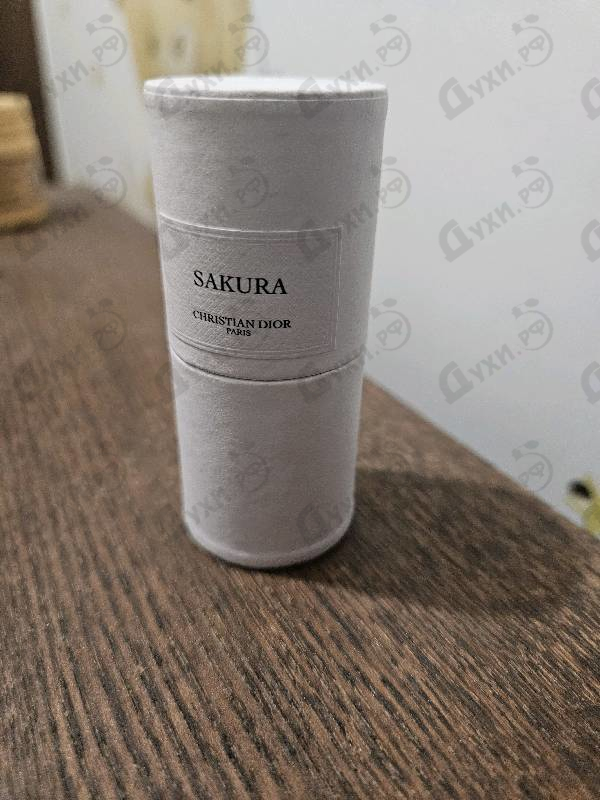 Духи Sakura от Christian Dior