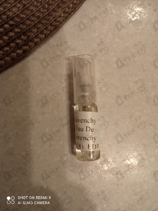 Парфюм Givenchy Eau De Givenchy (2018) Парфюмерия Eau De Givenchy (2018) от Givenchy