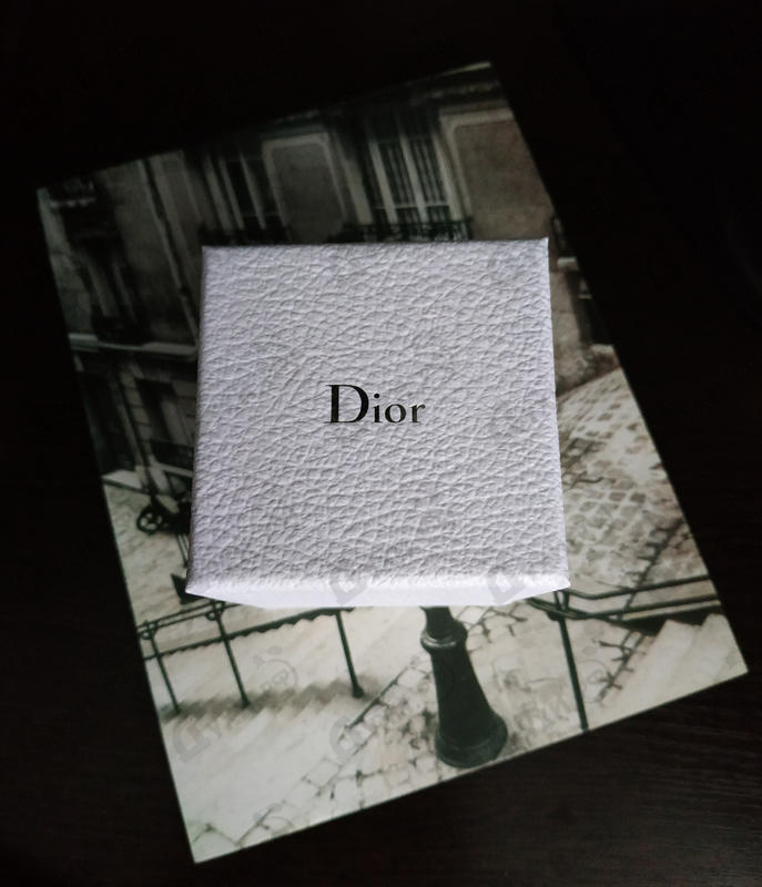 Духи Miss Dior Extrait De Parfum (2014) от Christian Dior Парфюмерия Christian Dior Miss Dior Extrait De Parfum (2014)