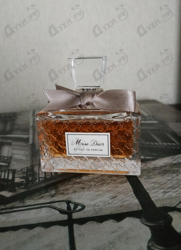 Купить Christian Dior Miss Dior Extrait De Parfum (2014) Купить Miss Dior Extrait De Parfum (2014) от Christian Dior