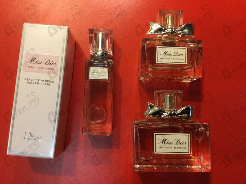 Парфюмерия Christian Dior Miss Dior Absolutely Blooming Roller Pearl Купить Miss Dior Absolutely Blooming Roller Pearl от Christian Dior