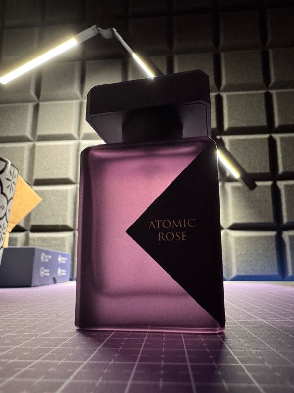 Духи Atomic Rose от Initio