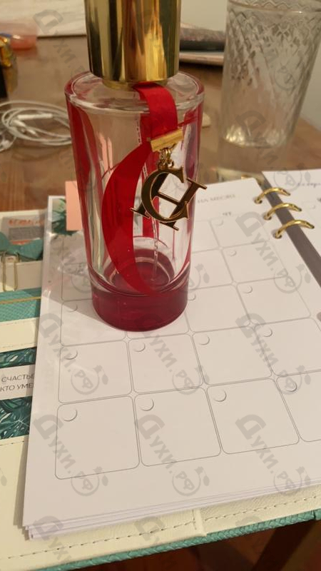 Парфюмерия Carolina Herrera CH L'Eau (2017) Купить CH L'Eau (2017) от Carolina Herrera