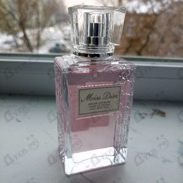 Парфюм Christian Dior Miss Dior Brume Soyeuse Pour Le Corps Парфюмерия Miss Dior Brume Soyeuse Pour Le Corps от Christian Dior