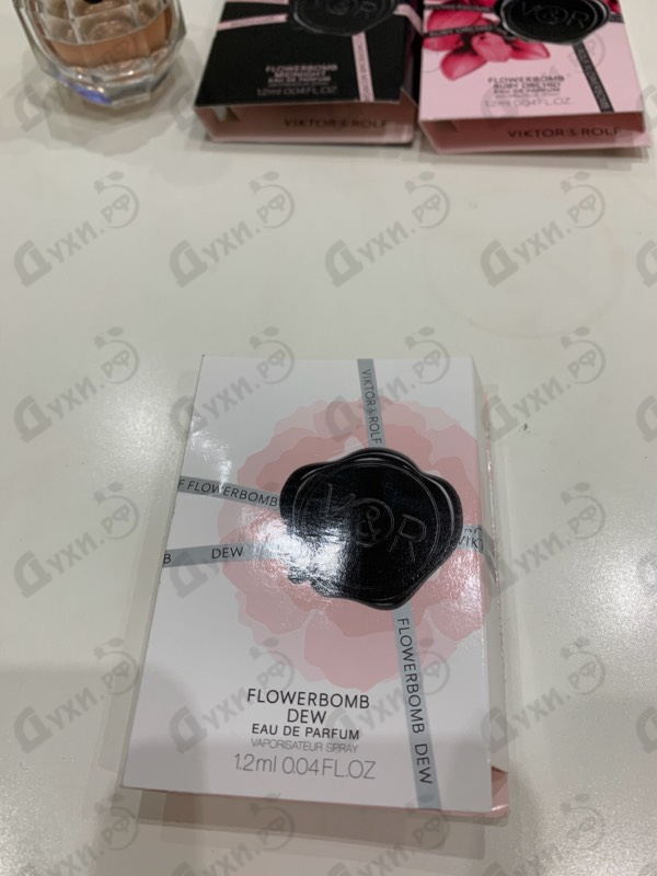 Парфюмерия Flowerbomb Dew от Viktor & Rolf
