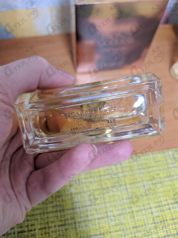 Духи Bronze Goddess Eau Fraiche 2019 от Estee Lauder