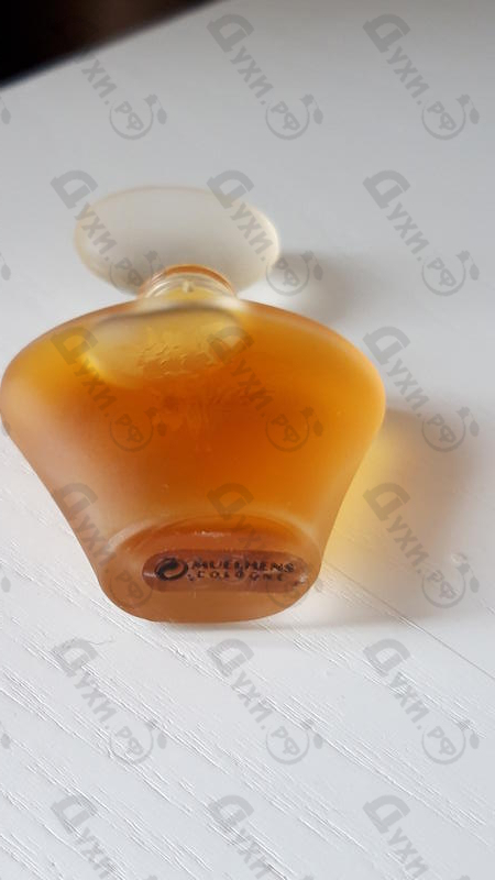 Духи Moments от Priscilla Presley