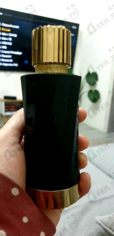 Парфюмерия Vanille Rouge от Versace