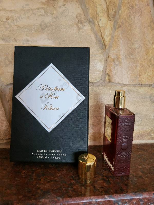 Духи A Kiss From A Rose от Kilian