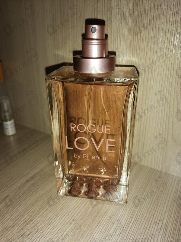 Парфюмерия Rogue Love от Rihanna