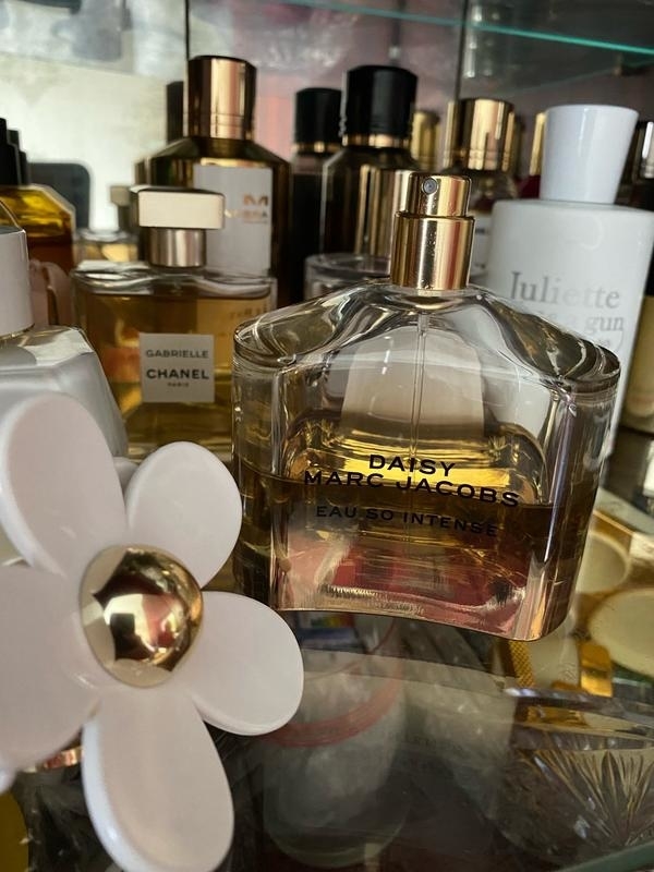Парфюмерия Marc Jacobs Daisy Eau So Intense Купить Daisy Eau So Intense от Marc Jacobs
