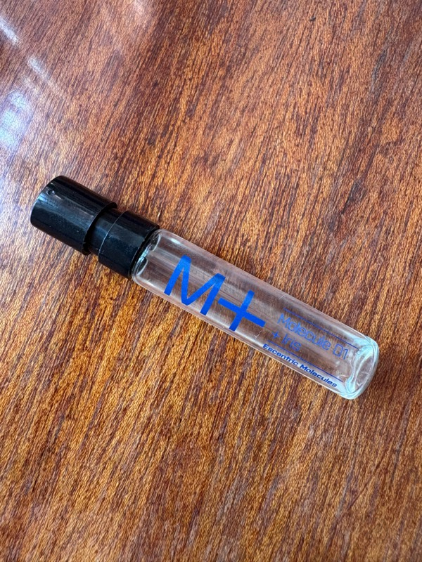 Купить Escentric Molecules Molecule 01 + Iris