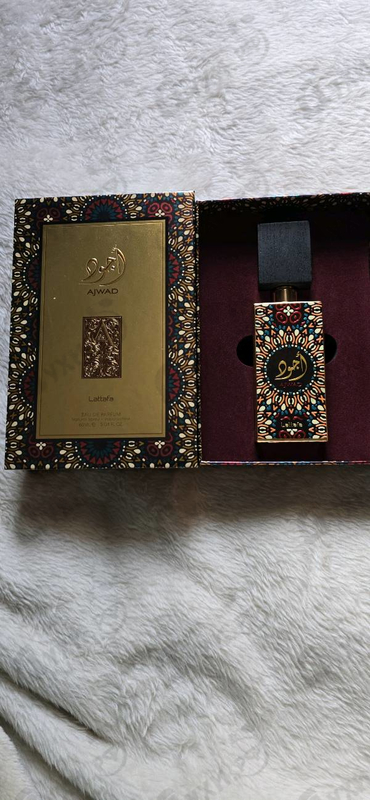 Парфюмерия Lattafa Perfumes Ajwad