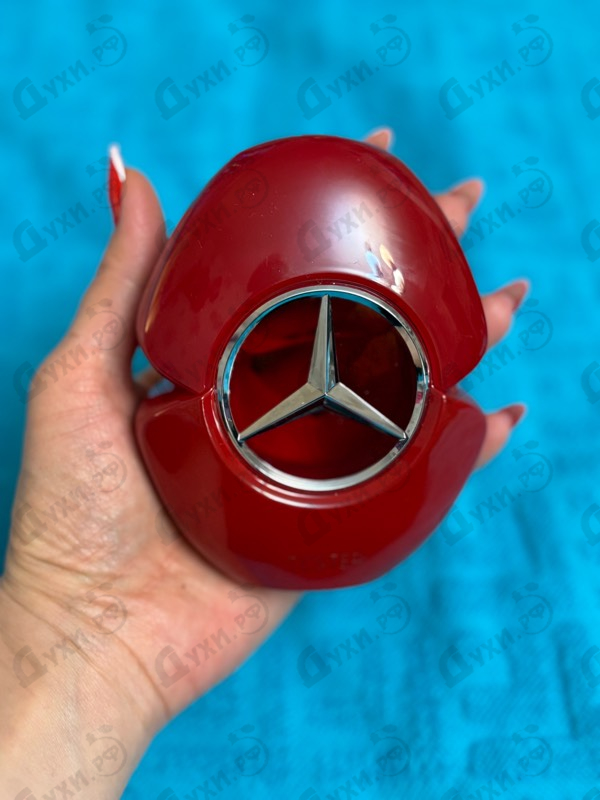 Купить Woman In Red от Mercedes Benz