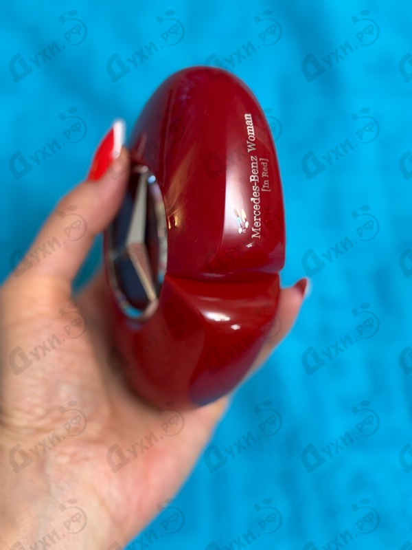 Купить Woman In Red от Mercedes Benz