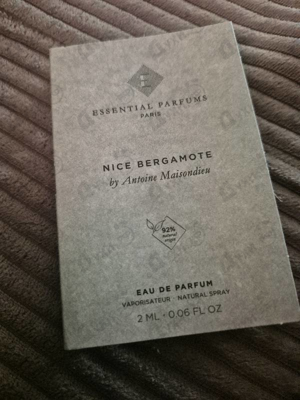 Духи Nice Bergamote от Essential Parfums